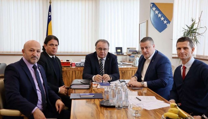 SINDIKAT: MINIMALNA PLATA NEMA POVEZANOST S UTVRĐIVANJEM OSNOVICE ZA PLATU DRŽAVNIH SLUŽBENIKA