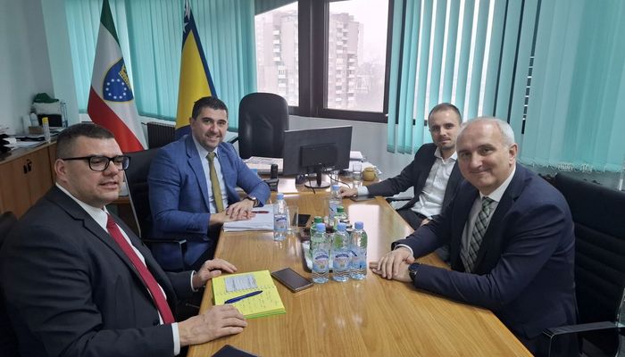 MINISTAR ŠABANI OBRADOVAO I NAČELNIKA TEŠNJA: OVE GODINE JOŠ VEĆA SREDSTVA ZA REGIONALNE CESTE