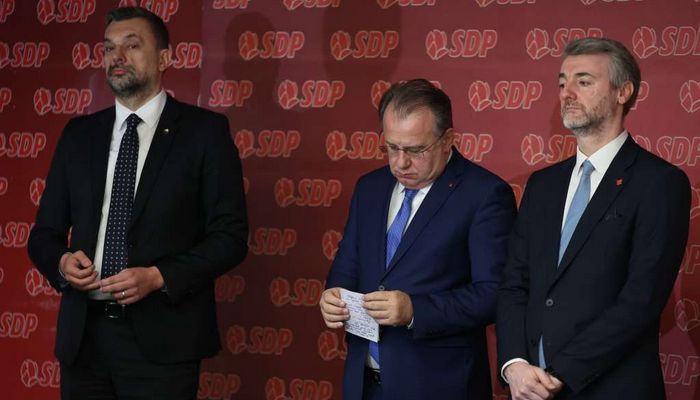 TROJKA RASKIDA KOALICIJU SA SNSD-OM