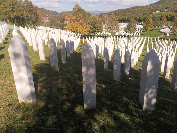 MEMORIJALNI CENTAR SREBRENICA  ZATVARA SE DO DALJNJEG DOK SE NE OSIGURAJU GARANCIJE