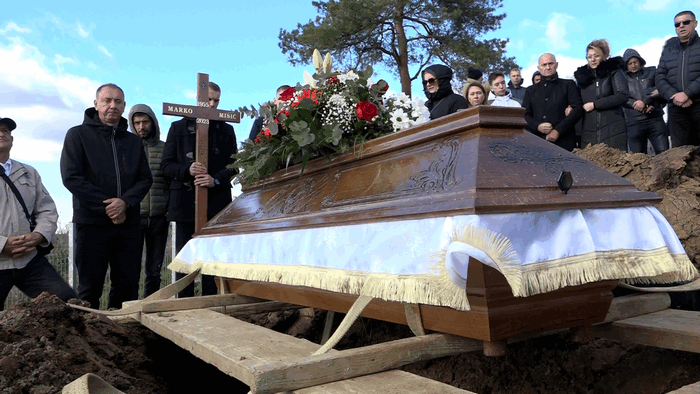 15 MJESECI NAKON UBISTVA MARKA MIŠIĆA POVRATNICI I DALJE STRAHUJU ZA SVOJU IMOVINU, 48.000 KUĆA ČEKA NA OBNOVU, ZEMLJU NAPUSTILO 600.000 LJUDI!