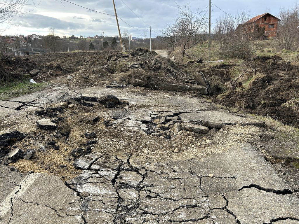 NEPUNA DVA MJESECA OD AKTIVIRANJA KLIZIŠTA: PROHODNA CESTA NOVI ŠEHER – TEŠANJ - JELAH