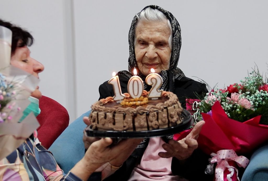 DERVENTA: BAKA LJUBICA PROSLAVILA 102. RODJENDAN!