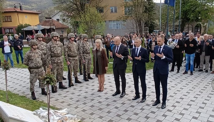 ZDK: DAN ARMIJE RBIH OBILJEŽEN DEFILEOM, ODAVANJEM POČASTI I SVEČANOM AKADEMIJOM