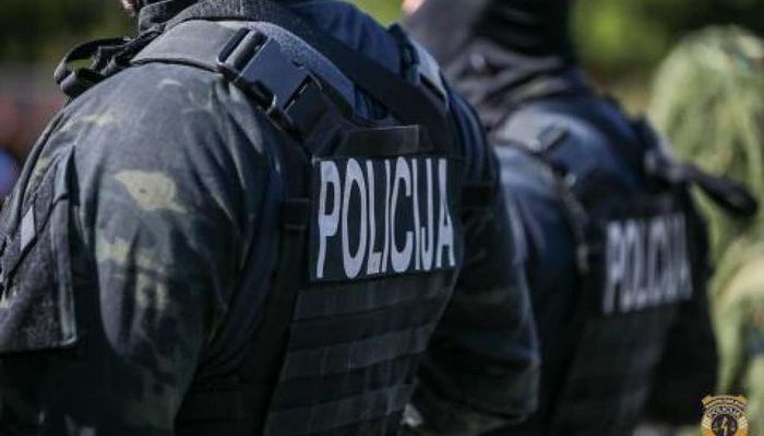 U TOKU AKCIJA „KOVERTA“, PRETRESI STANOVA I KANCELARIJA MINISTRICE KS ADNE MESIHOVIĆ I NJENE POMOĆNICE