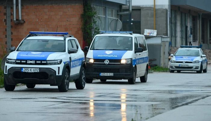 ISPRED ZGRADE VLADE RS-A I DALJE POLICIJA