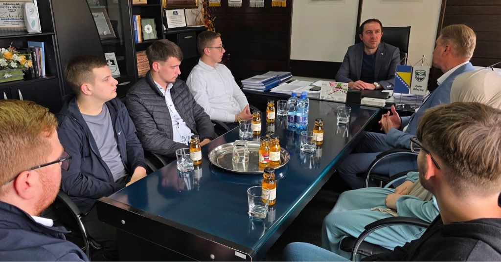 DOBOJ JUG: NAČELNIK MIRNES TUKIĆ PRIMIO POLAZNIKE MEDRESE