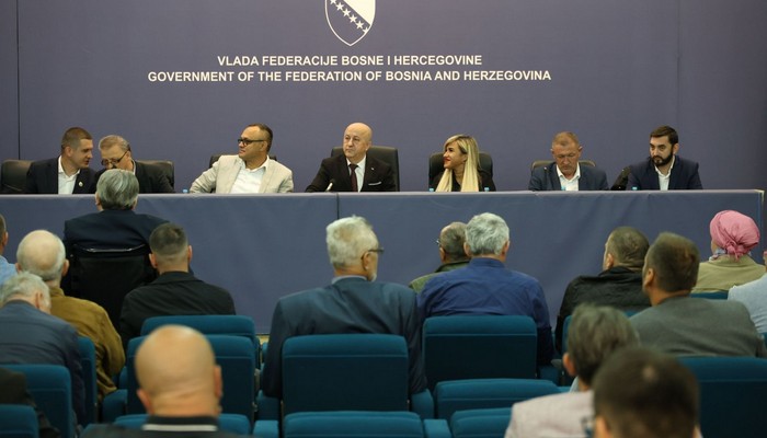 MINISTAR LOKMIĆ POTPISAO UGOVORE O DODJELI SREDSTAVA: MORAMO ISTRAJATI U NJEGOVANJU KULTURE SJEĆANJA