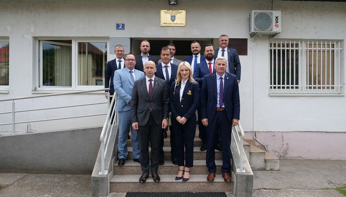 DELEGACIJA VLADE I SKUPŠTINE ZDK POSJETILA OPĆINU ŽEPČE: PRIMJER SUŽIVOTA I POSVEĆENOSTI STVARANJU BOLJIH USLOVA ZA ŽIVOT I BIZNIS
