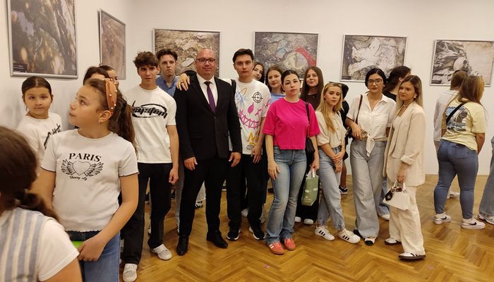 MINISTAR ADNAN SIROVICA OTVORIO IZLOŽBU POVODOM 30. GODIŠNJICE GENOCIDA U SREBRENICI