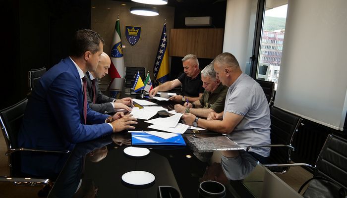 POTPISAN NOVI KOLEKTIVNI UGOVOR ZA PRIPADNIKE MUP-A: UNAPREĐENA PRAVA 1.000 POLICAJACA U ZDK