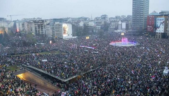 NAPETO U BEOGRADU I NA GAZIMESTANU, VUČIĆ SE SKLONIO U KRUŠEVAC