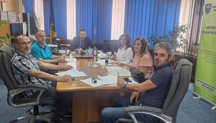 MINISTAR ŠIMUNOVIĆ POTPISAO UGOVORE S JAVNIM KUHINJAMA U ZDK