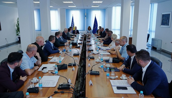 POTPISANI UGOVORI VRIJEDNI 6,3 MILIONA KM ZA LOKALNE  REGIONALE CESTE U TUZLANSKOM, ZENIČKO – DOBOJSKOM I POSAVSKOM KANTONU