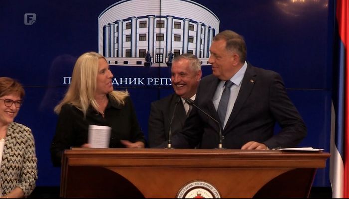 RUKOVODSTVO RS NAJAVILO POKRETANJE TUŽBE PROTIV SCHMIDTA