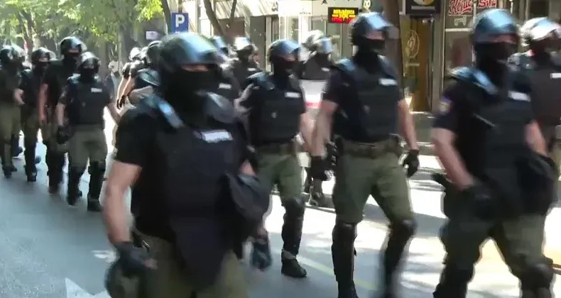 BLOKADE ŠIROM SRBIJE: POLICIJA U FANTOMKAMA PRIVODI OD RANOG JUTRA