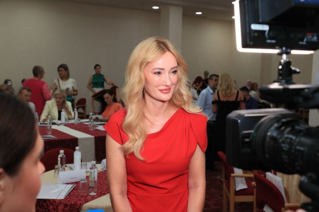 Ministrica Aida Salčinović: Objavljeni javni pozivi za podršku zdravstvenim udruženjima, pozivamo vas da se prijavite!