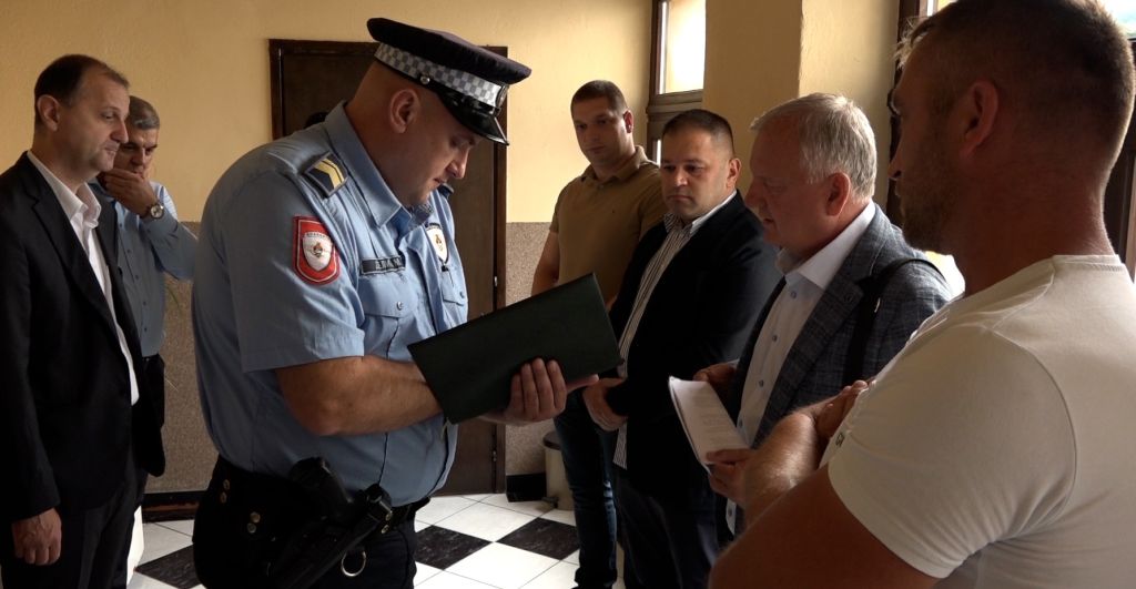 TESLIĆ I SKUPŠTINSKA VEĆINA: NAKON PRESUDE POLICIJA TRAŽILA KLJUČEVE I PO KUĆAMA!
