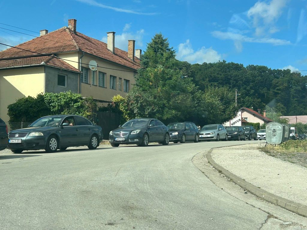 POGLEDAJTE NA KOJIM PUTNIM PRAVCIMA SE SAOBRAĆA USPORENO