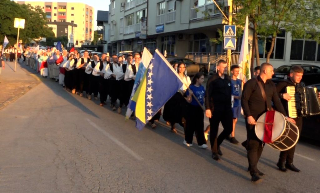 JELAH: NA 24. FESTIVAL FOLKLORA STIGLI MLADI IZ BiH, NJEMAČKE I SRBIJE