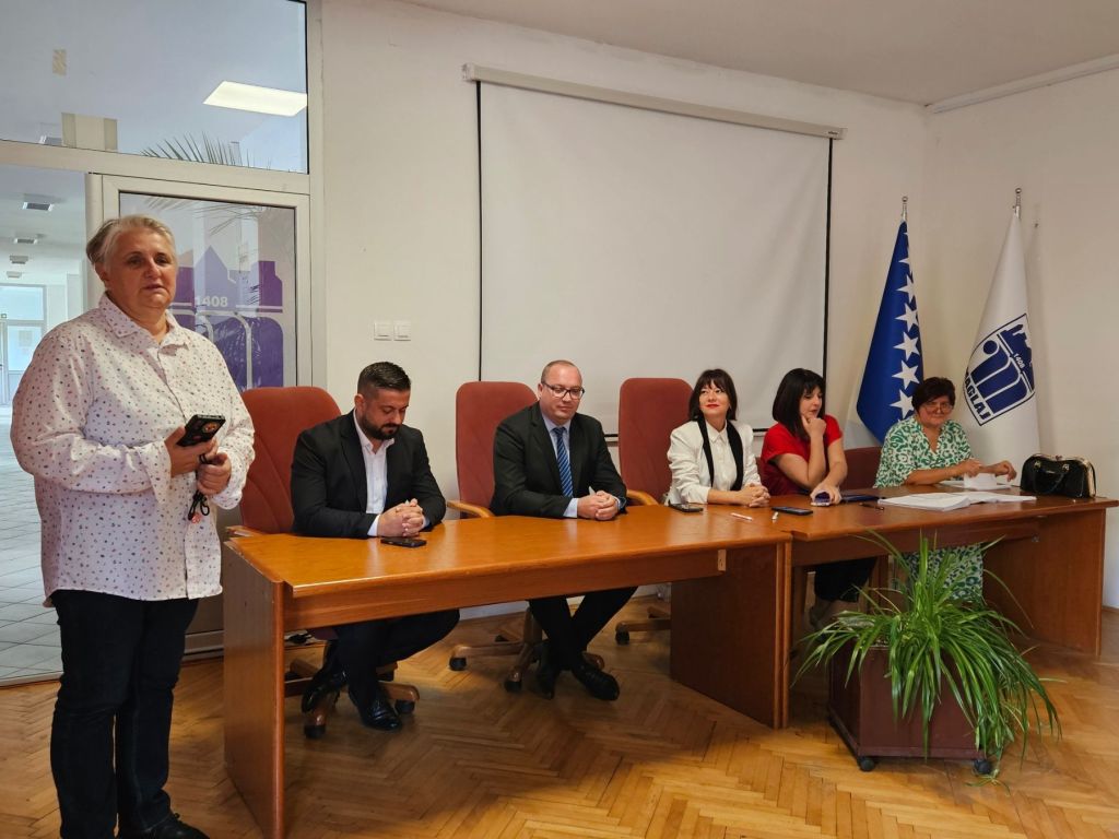 Potpisani ugovori o samozapošljavanju pripadnika branilačke populacije u Žepču i Maglaju