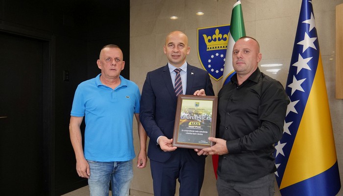 PREMIJER NEZIR PIVIĆ RAZGOVARAO S DELEGACIJOM UDRUŽENJA „ZENICA-TAXI“: PUNA PODRŠKA I POSVEĆENOST POBOLJŠANJU POLOŽAJA I USLUGA TAKSI PREVOZA
