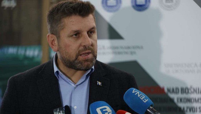 ĆAMIL DURAKOVIĆ PODNIO PRIJAVU TUŽILAŠTVU BIH ZBOG MURALA RATKU MLADIĆU U BANJOJ LUCI