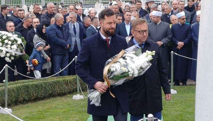 MUŠIJA I KOZLIĆ ODALI POČAST ALIJI IZETBEGOVIĆU