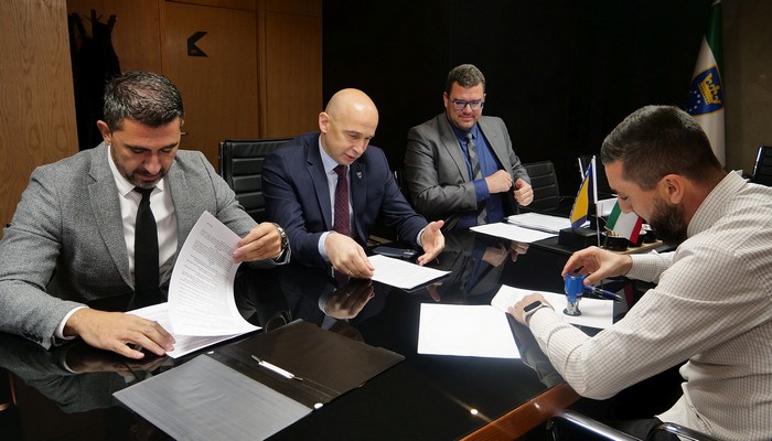 POTPISANI UGOVORI VRIJEDNI 1,5 MILIONA KM ZA SANACIJU REGIONALNIH CESTA U ZDK