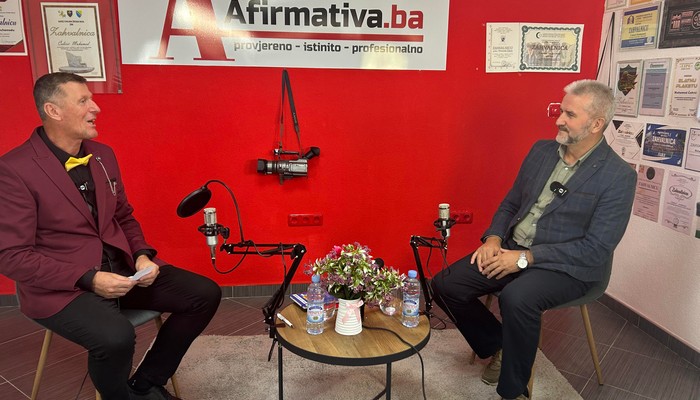 AFIRMATIVA PODCAST: GOST ESMIR BAŠIĆ-JESU LI BOŠNJACI NACIONALNA MANJINA U VLASTITOJ ZEMLJI?