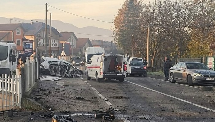 TEŠKA SAOBRAĆAJNA NESREĆA NA PUTU ŽIVINICE-BANOVIĆI, VOZAČ UDARIO U DRVO I POGINUO