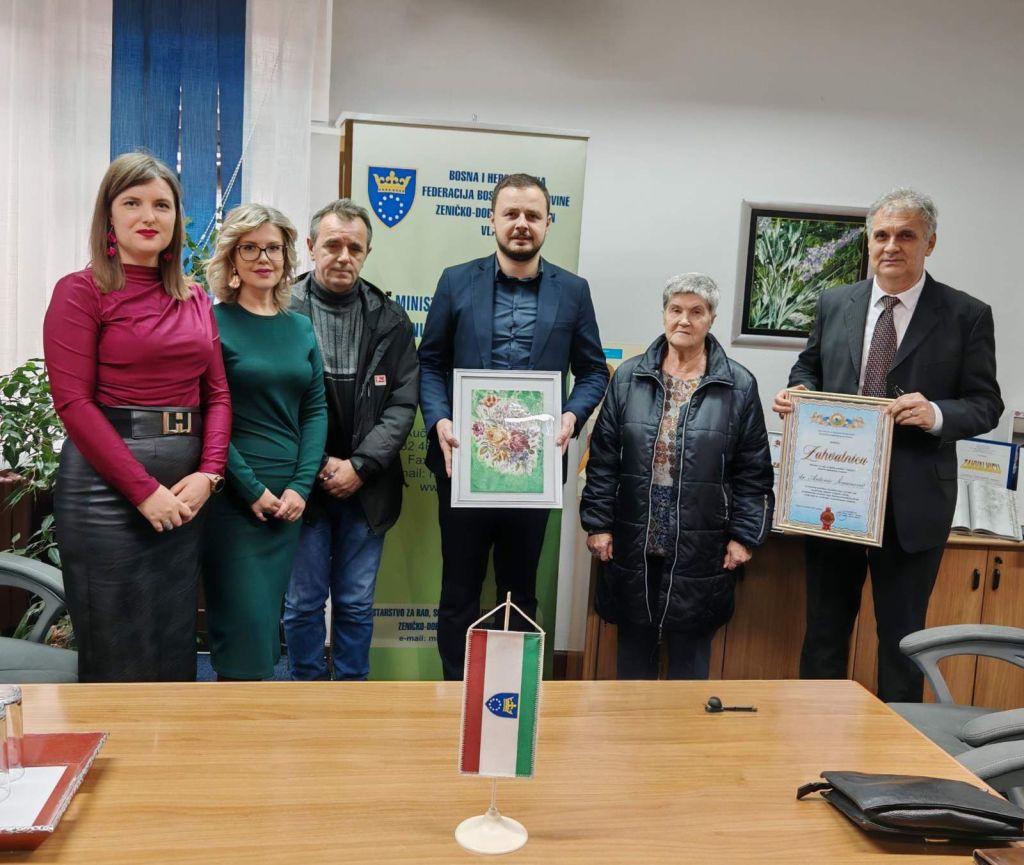Ministar Šimunović uručio zahvalnicu Zavodu za bolesti ovisnosti ZDK i podržao rad terapijske zajednice