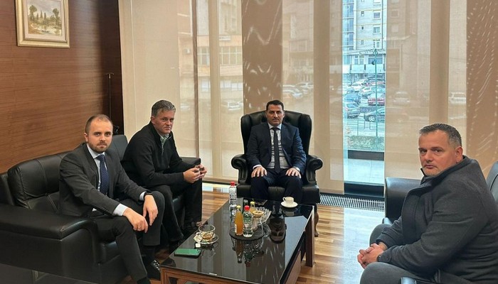 MINISTAR JASMIN čAJIĆ ODRŽAO SASTANAK U KAKNJU O UNAPREĐENJU POLJOPRIVREDNE PROIZVODNJE