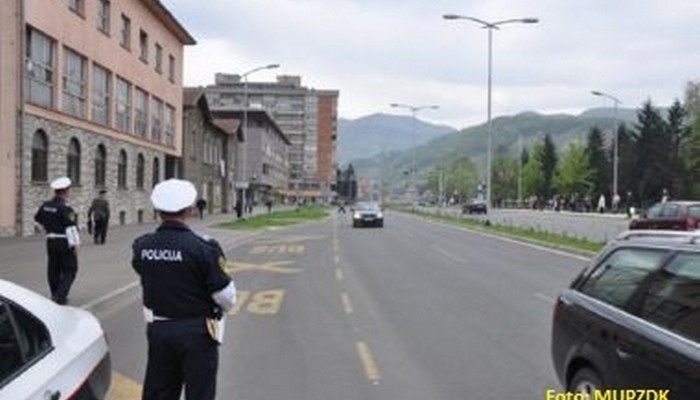 ZDK: PROTEKLOG VIKENDA SANKCIONISANO 17 VOZAČA ZBOG VOŽNJE POD DEJSTVOM OPOJNIH SREDSTAVA I 80 VOZAČA ZBOG  VOŽNJE POD DEJSTVOM ALKOHOLA