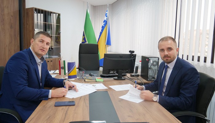 MINISTAR JASMIN ČAJIĆ I DIREKTOR FEDERALNOG ZAVODA ZA AGROPEDOLOGIJU DŽENAN VUKOTIĆ POTPISALI SPORAZUM O SARADNJI: U PRIPREMI NOVA KARTA UPOTREBNE VRIJEDNOSTI ZEMLJIŠTA