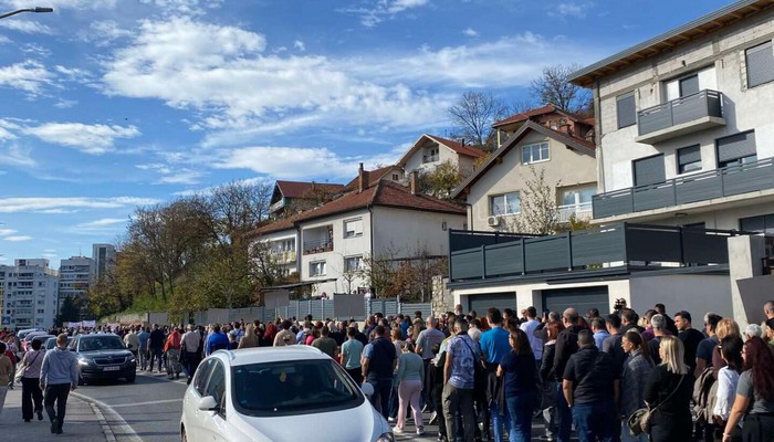 POČEO PROTEST GRAĐANA ZBOG JEZIVOG ISKORIŠTAVANJA MALOLJETNICA