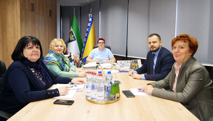 VLADA ZDK OSIGURALA SREDSTVA ZA ISPLATU POMOĆI PENZIONERIMA: UZ NOVEMBARSKU PENZIJU ISPLATA POMOĆI OD 100,00 KM