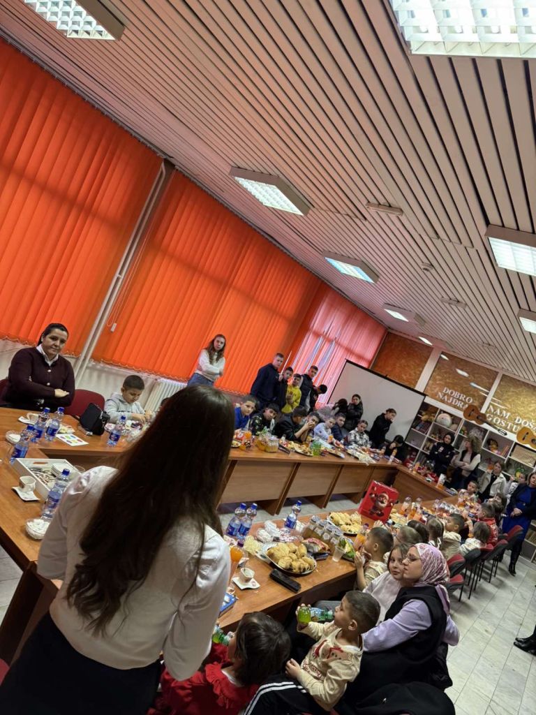 Predstavnici ZEPS-a uručili novogodišnje poklone djeci bez roditeljskog staranja u JU „Dom-porodica“ u Zenici