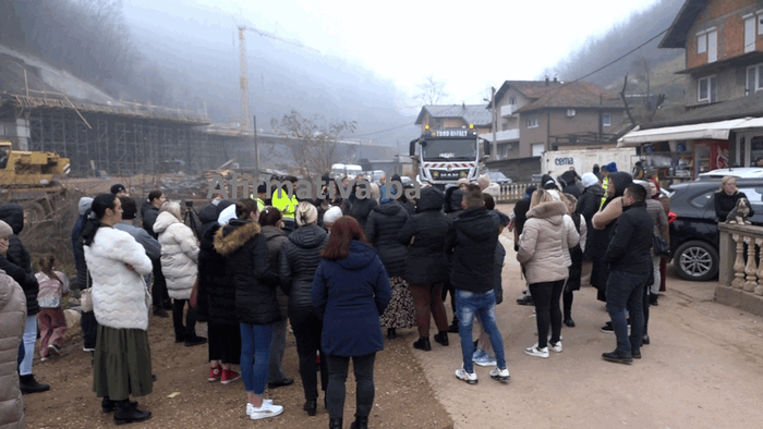 TEŠANJ: MJEŠTANI BLOKIRALI DIO GRADILIŠTA NA AUTOPUTU!
