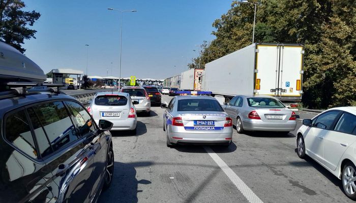 VOZAČI KAMIONA NAJAVILI BLOKADU GRANICA
