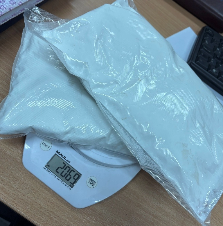 GRADAČAC: DVIJE OSOBE UHAPŠENE, PRONAĐENO I ODUZETO PREKO 2 KG OPOJNE DROGE