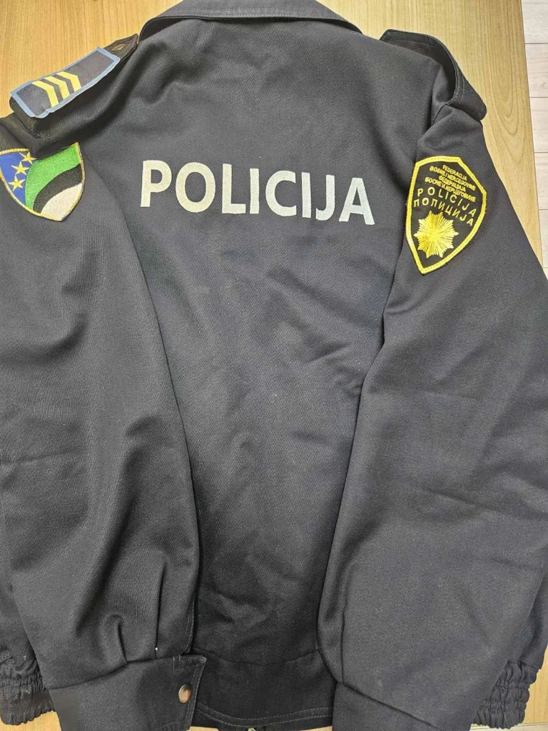 OTKRIVEN TIK-TOKER KOJI JE OBJAVLJIVAO SADRŽAJE U POLICIJSKOJ UNIFORMI