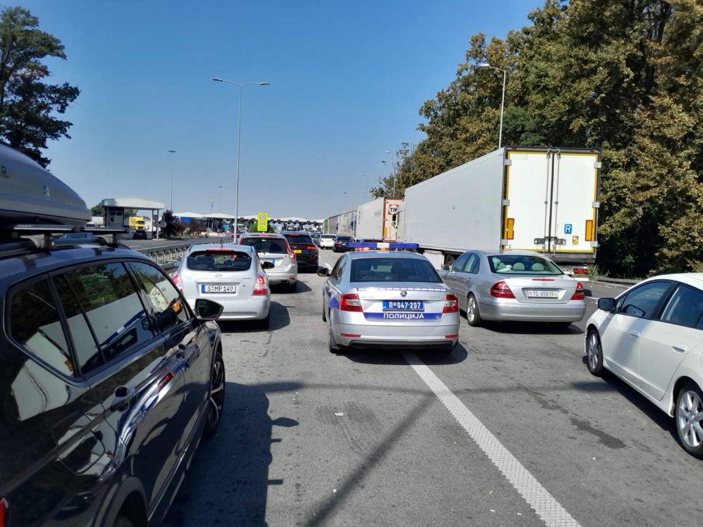 Udruženje poslodavaca u FBiH, Vanjskotrgovinska/Spoljnotrgovinska komora BiH i Privredna komora FBiH traže momentalan prekid blokada graničnih prelaza