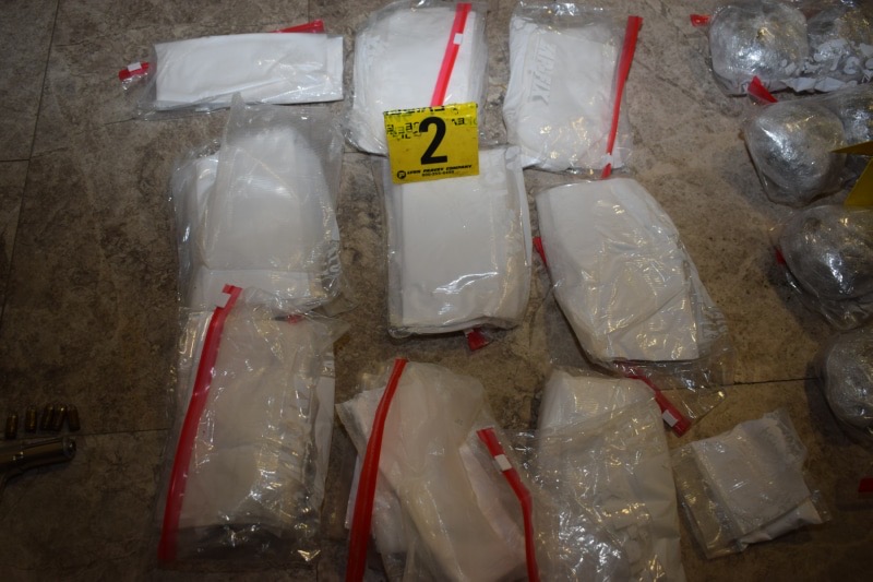 Uspješnom akcijom policije u Zenici pronađeno oružje i 5,1 kg opojne droge