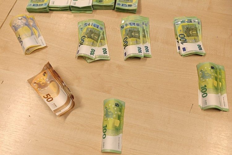 DRŽAVLJANIN BIH POKUŠAO UNIJETI NEPRIJAVLJENIH 56.000 EURA