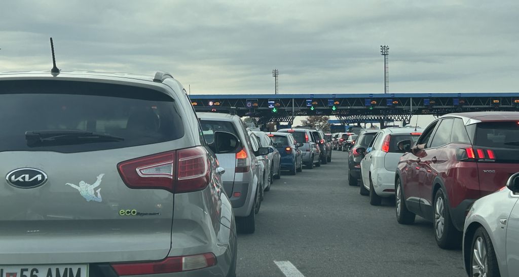 OGROMNE GUŽVE ZABILJEŽENE NA GRANIČNIM PRIJELAZIMA
