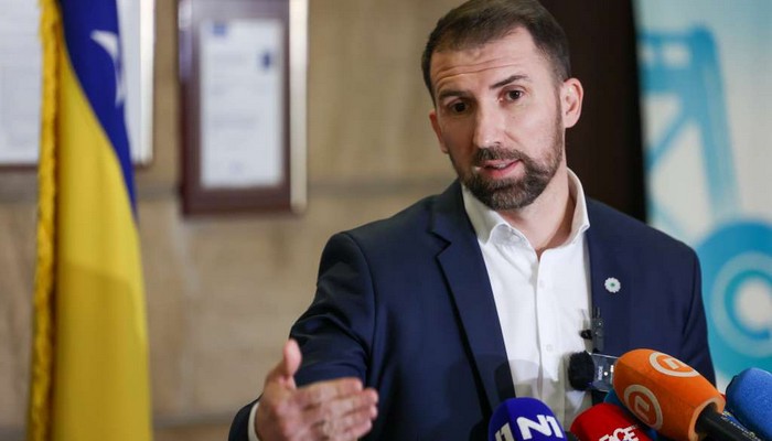 MINISTAR DELIĆ NAJAVIO: UKIDAMO OBAVEZU KONTROLNIH PREGLEDA ZA DJECU DO 18.GODINA