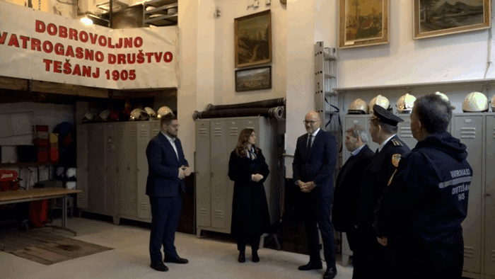 TEŠANJ: AMBASADOR SLOVAČKE POSJETIO VIŠE UDRUŽENJA-NOVA SARADNJA SA DVD „TEŠANJ 1905“