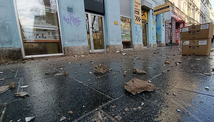 OBRUŠILA SE FASADA SA ZGRADE U SARAJEVSKOJ ULICI FERHADIJA