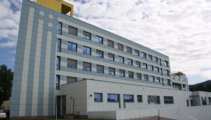 NAKON TUČE KOD AERODROMA TUZLA: 18 POVRIJEĐENIH ZATRAŽILO LJEKARSKU POMOĆ, JEDNA OSOBA U TEŠKOM STANJU